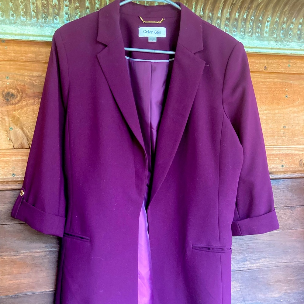 GORGEOUS Calvin Klein | Purple Work Blazer 3/4 sleeve Gold accent, Lightweight